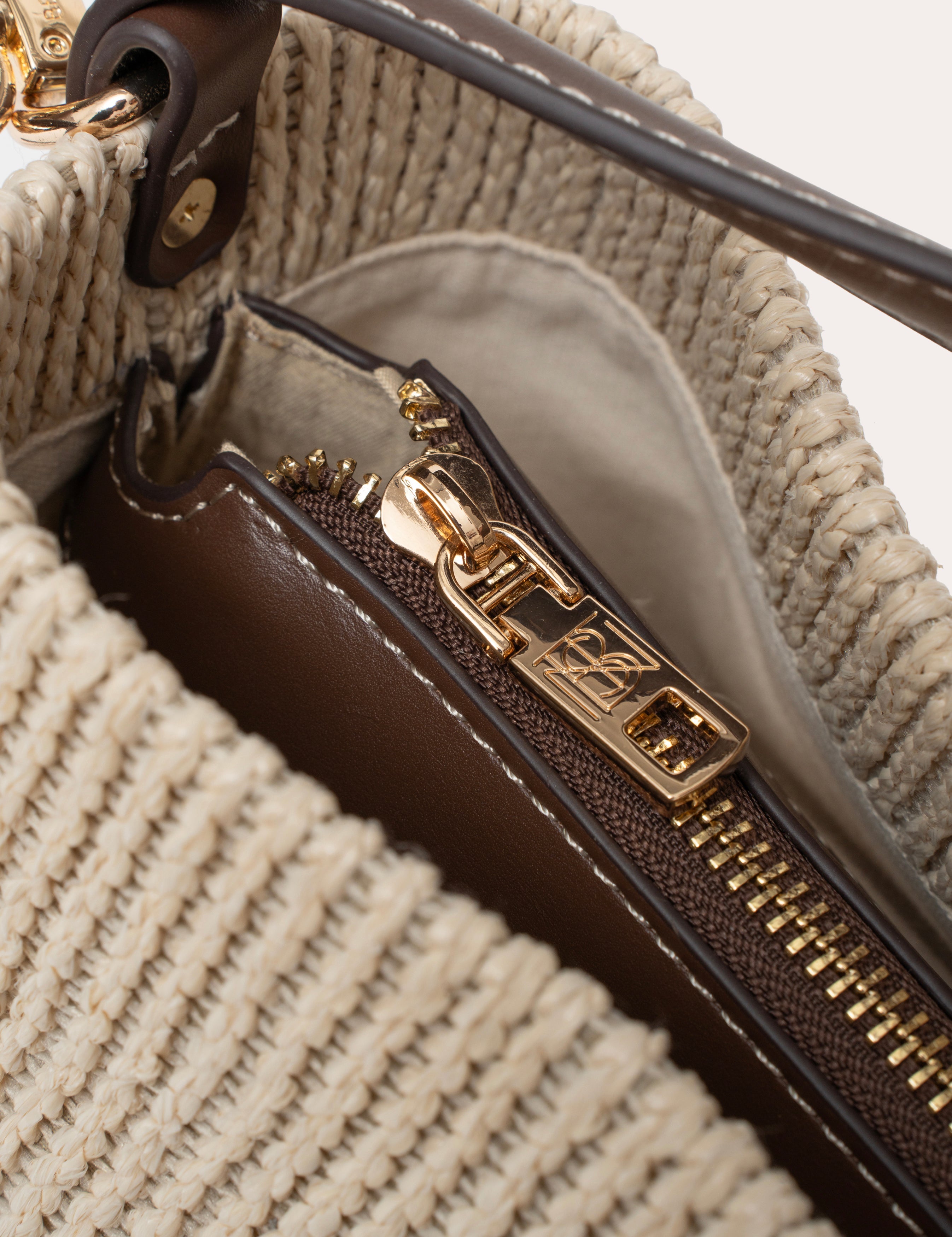 Amea escape bucket bag