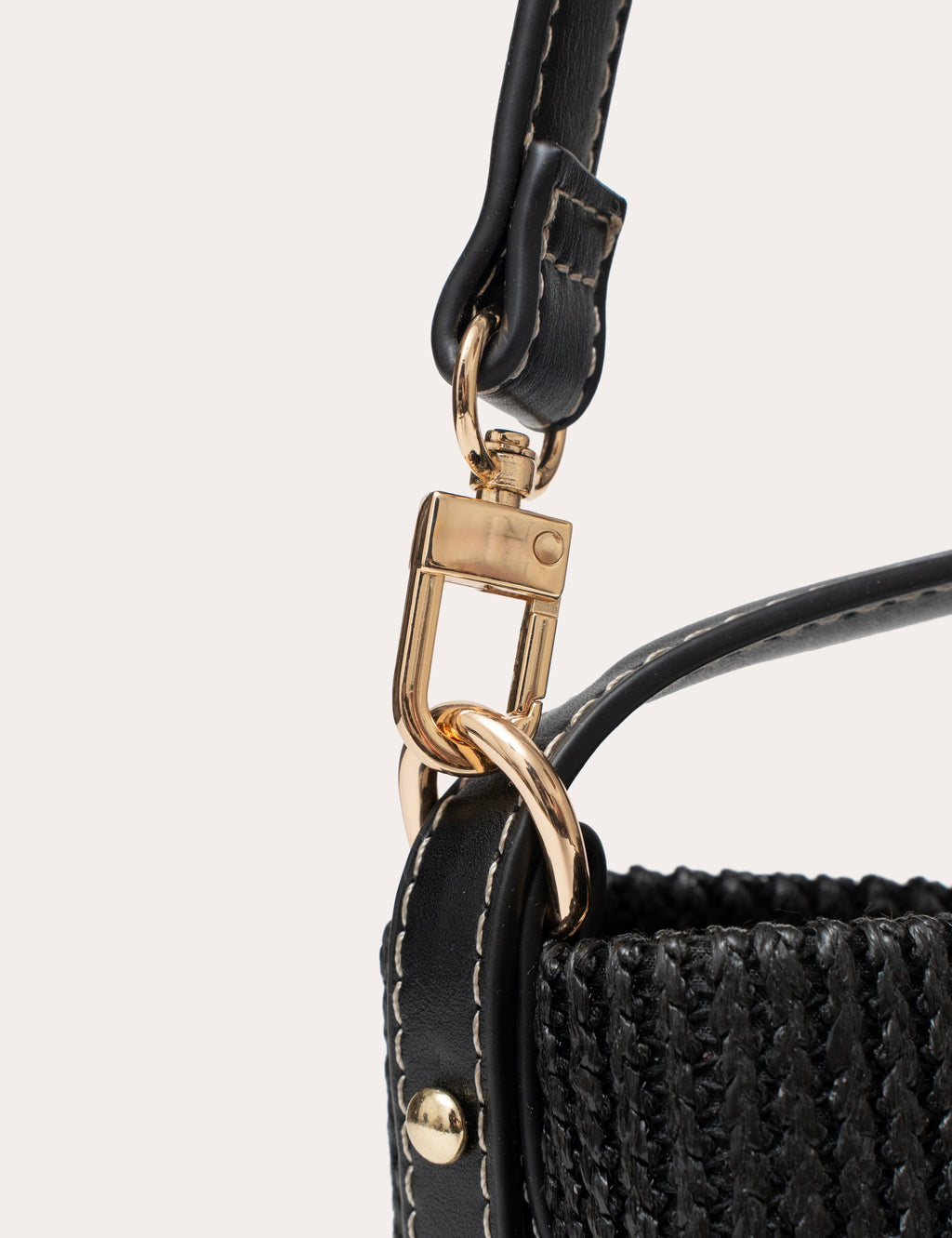 Amea escape bucket bag
