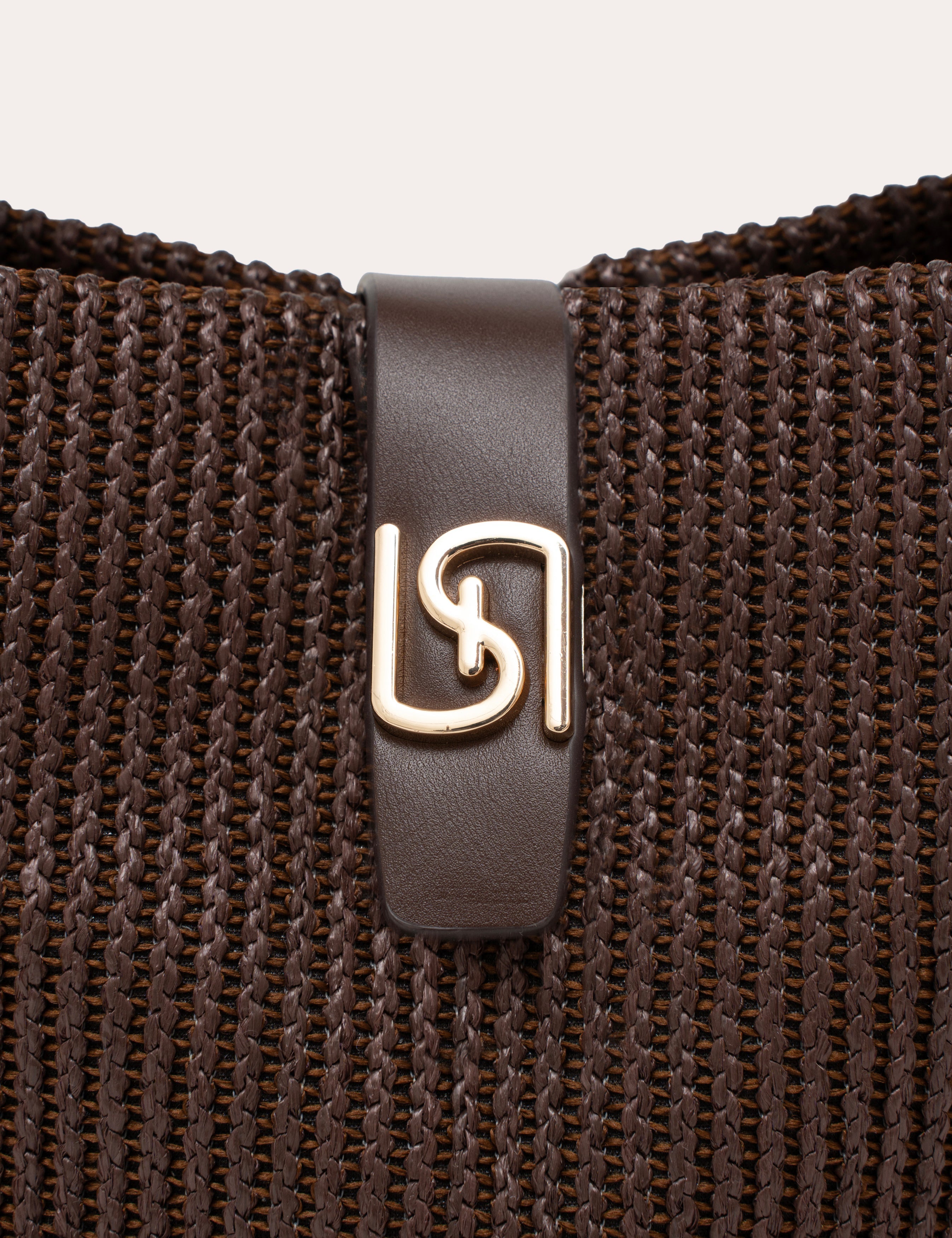 Amea escape bucket bag
