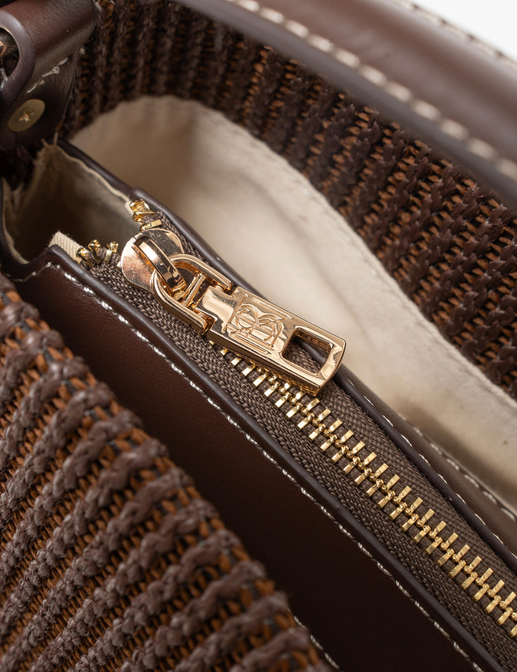 Amea escape bucket bag